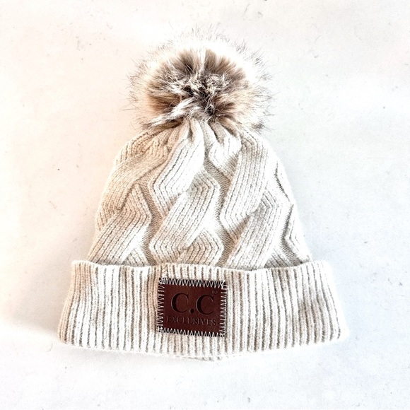 EUC C.C. Exclusives Cream Knit Pom Beanie - Picture 1 of 1